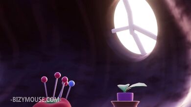 BizyMouse Slips Her Tight Zipper