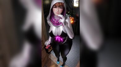 Spider-Gwen's Sexy Cosplay with Kasumi on Halloween Night