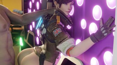Sexy Tracer Gets Nailed Near Vending Machine