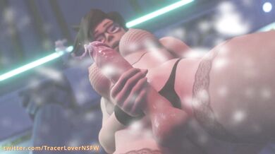 Female Tracer Masturbates and Ejaculates Alone