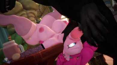 Slutty Pinkie's Horny Lunch Break