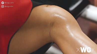 Jailbait Workout: Wonder Teen Pumps Iron