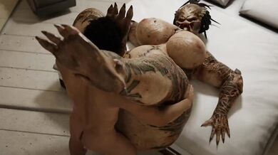 Guy bangs a Xenomorph