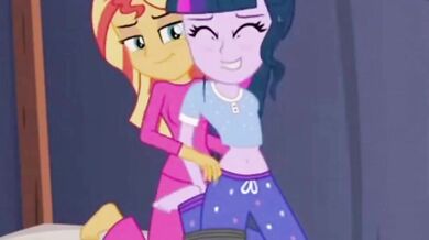 Sunset Shimmer dominates Twilight Sparkles in 'Mistress' bondage fantasy