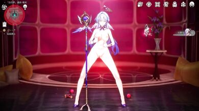 Robin gives a sensual live concert that leaves her fans begging for more!