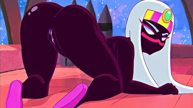 Tyr'ahnee the Queen Strips for Your Pleasure