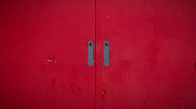 Strip Clubs ♦ in the Sports Locker Room [KemKem]4K