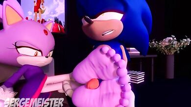 Sonic pounding Blaze's toes