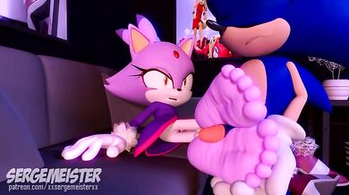 Sonic pounding Blaze's toes