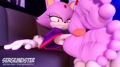 Sonic pounding Blaze's toes