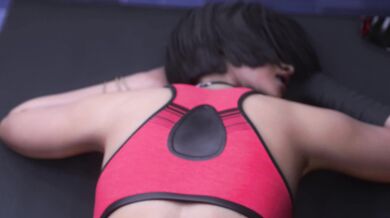 Ada Wong's Sweaty Gym Session [Italian Edition]
